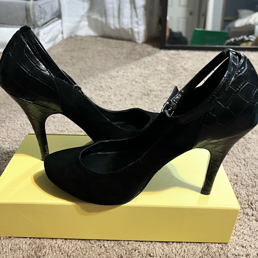 Audrey Brooke Platform Heel